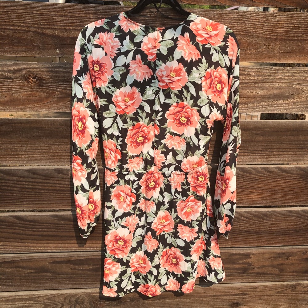 Floral long sleeve, short dress - Picture 3 of 3